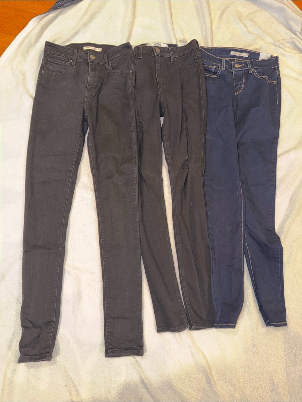 3x20 Jeans(2 Levi’s and 1 Hollister)